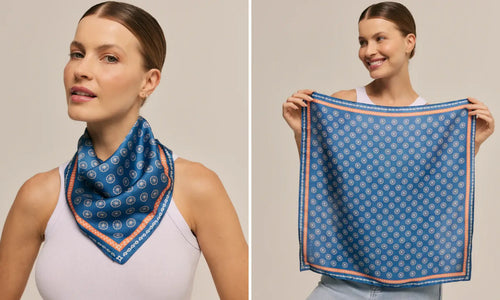 Duas imagens lado a lado de modelo exibindo lenço Scarf Me azul com detalhes em branco e laranja