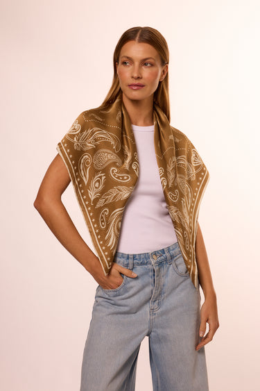 Lenço double face Penas mocha em cetim de seda | 90x90cm