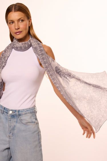 Echarpe Ritos de Mar prateado em mousseline de seda | 60x210cm