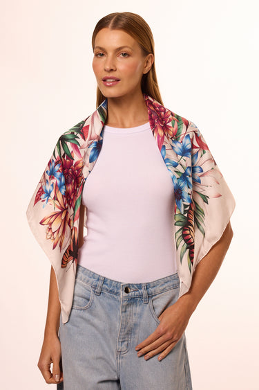 Lenço Flora Light em cetim de poliéster | 90x90cm