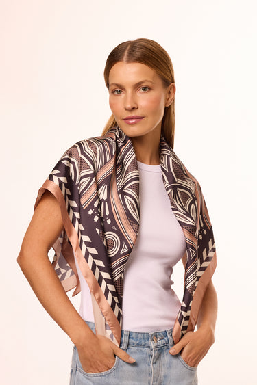 Lenço Arabesco Fashion em cetim de poliéster | 90x90cm