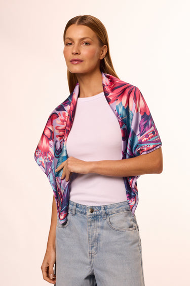 Lenço Flor Flamingo lavanda em cetim de poliéster | 90x90cm