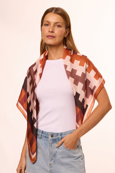 Lenço Tramas Pantaneira em cetim de poliéster | 90x90cm