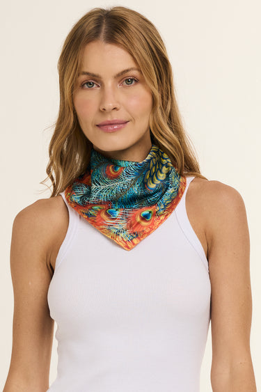 Lenço Pavão em cetim de poliéster | 50x50cm