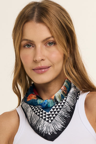 Cherokee scarf in polyester satin | 50x50cm