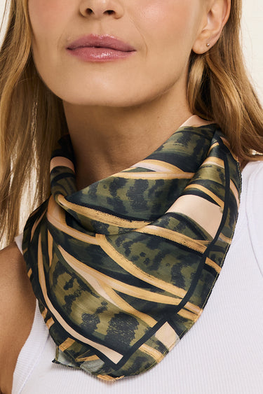 Lenço Traços Ornamentais em cetim de poliéster | 50x50cm