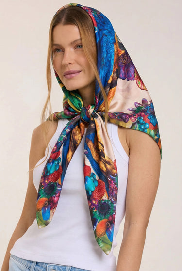 Lenço double face Arara-azul em cetim de seda | 110x110cm