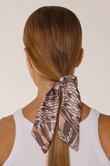 Scrunchie Ramos de Púrpura nude em cetim de poliéster