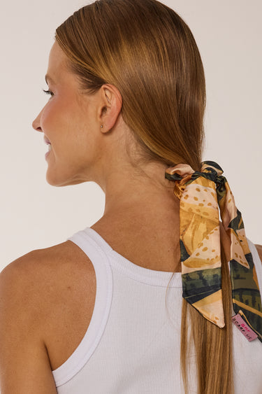 Scrunchie Verde-louro em cetim de poliéster