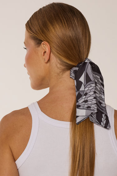 Scrunchie Ramos de Púrpura preto em cetim de poliéster