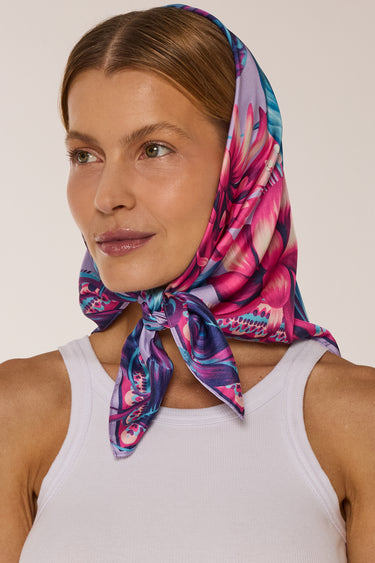 Lenço Flor Flamingo lavanda em cetim de poliéster | 70x70cm