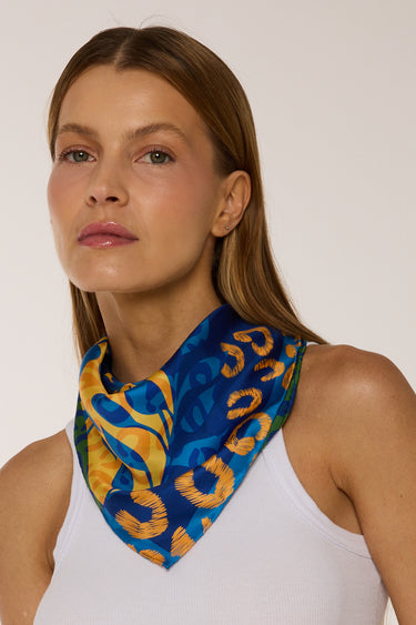 Lenço Brasil Animal azul em twill de seda | 65x65cm