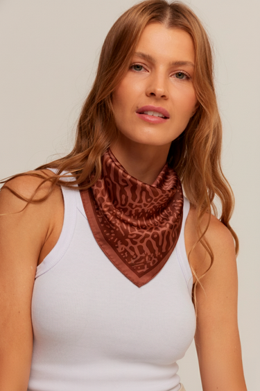 Lenço double face Cachara em cetim de seda | 65x65cm