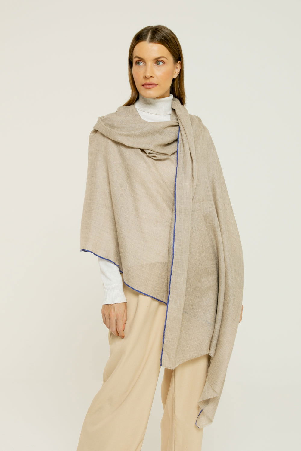   - Cashmere Premium Unique areia detalhe marinho- Scarf Me 