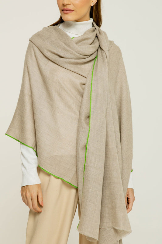   - Cashmere Premium Unique areia detalhe verde- Scarf Me 