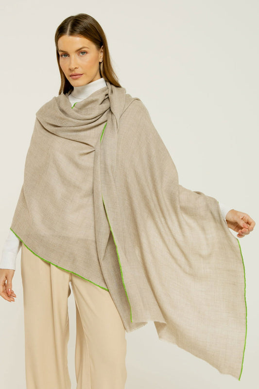   - Cashmere Premium Unique areia detalhe verde- Scarf Me 