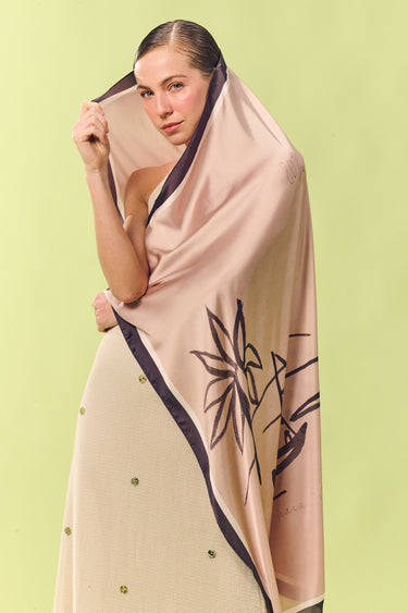 Lenço Pão de Açúcar em cetim de seda | 110x110cm