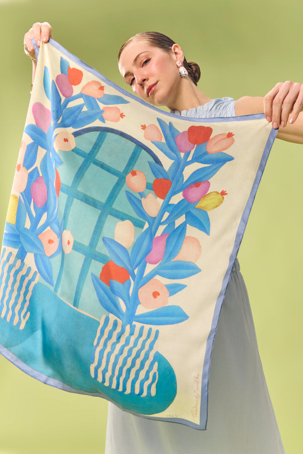 Romance double-sided scarf in silk satin | 65x65cm