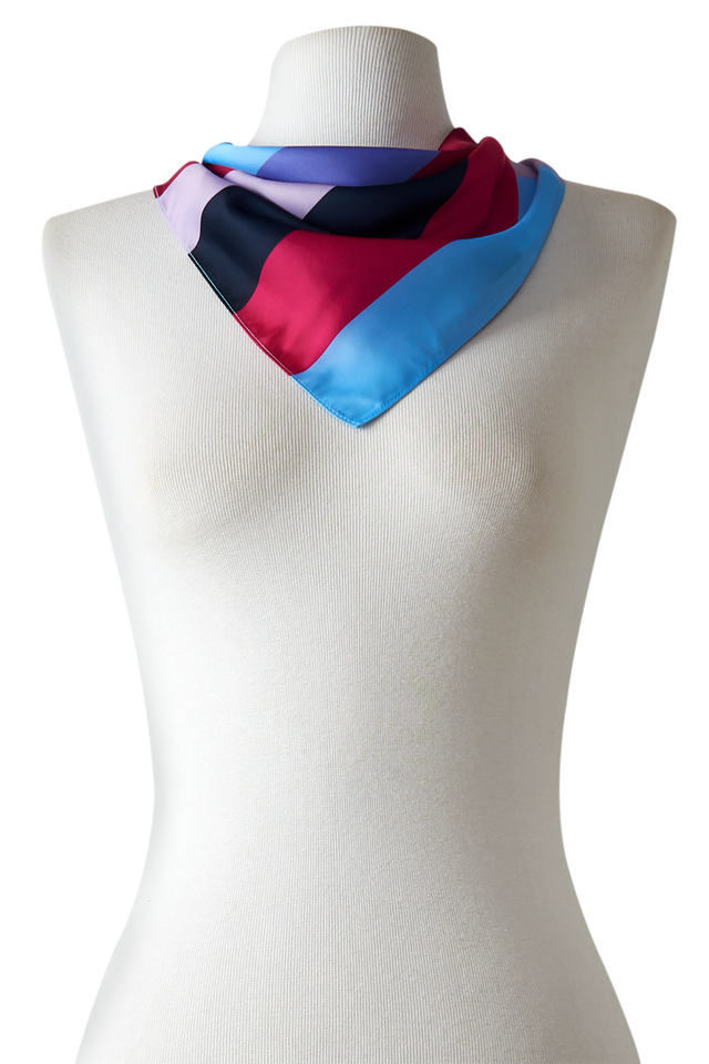   - Lenço Audrey lilás em cetim poliéster | 50x50cm- Scarf Me 