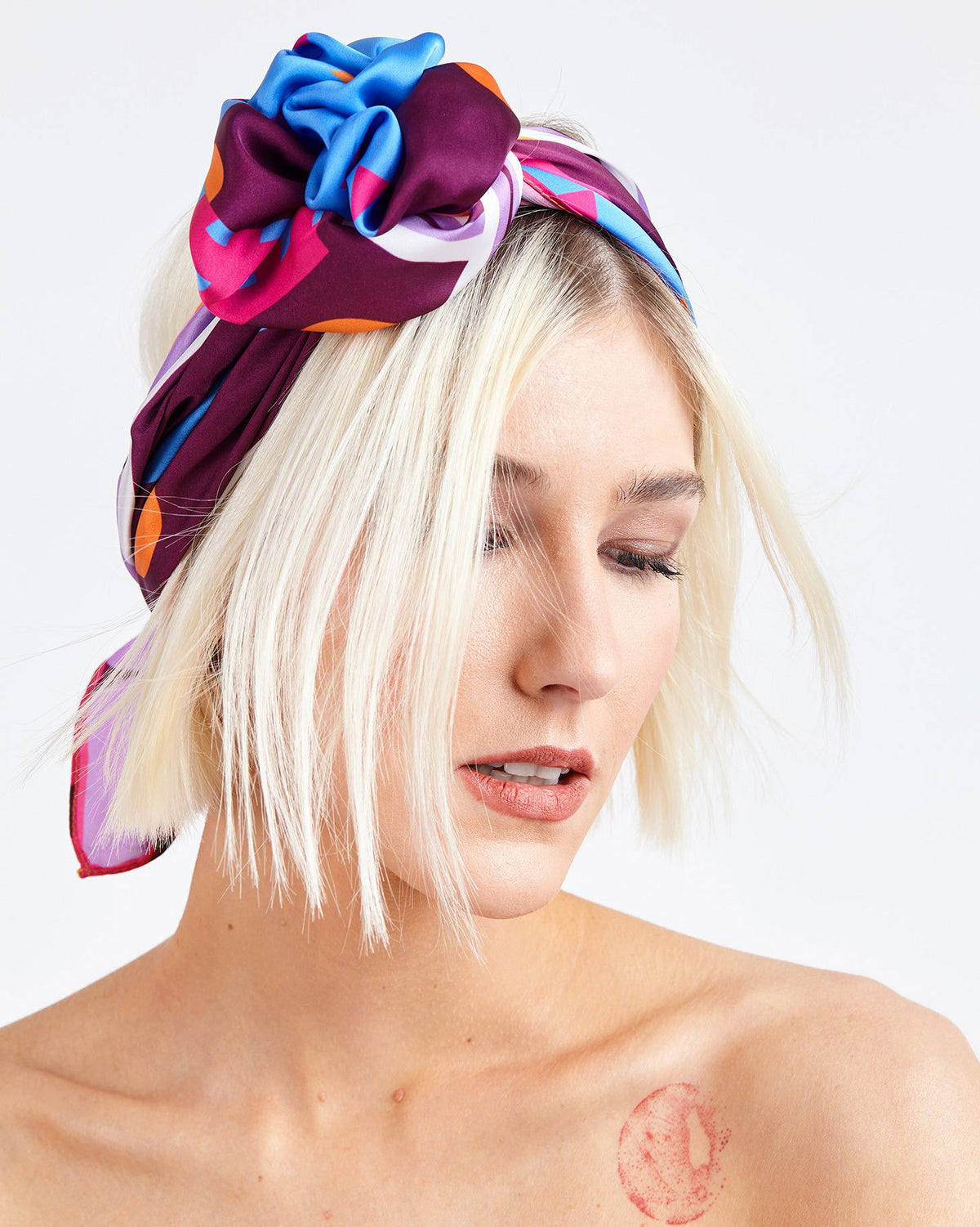 Greese scarf in polyester satin | 70x70cm - Scarf Me