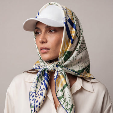 Lenço double face Silhuetas off white em cetim de seda | 90x90cm
