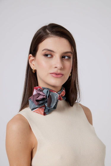   - Lenço Touro em cetim poliéster | 60x60cm- Scarf Me 