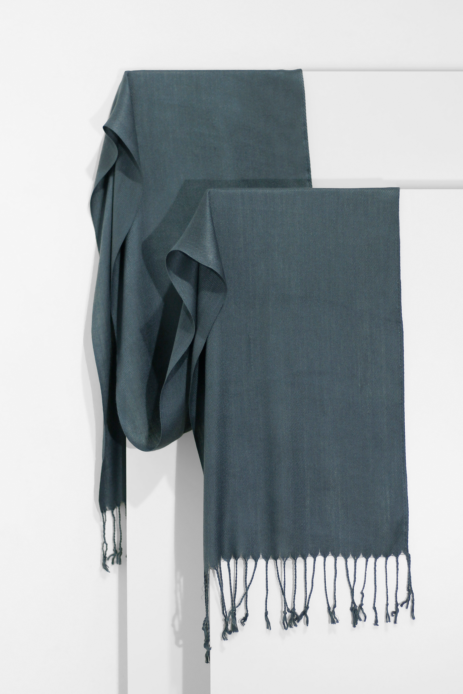   - Pashmina Leve de viscose chumbo | 35x180cm- Scarf Me 