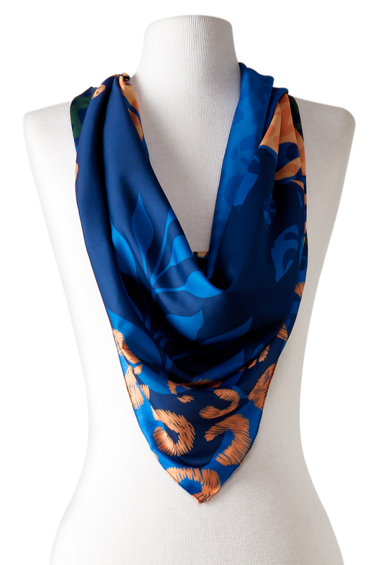   - Lenço Brasil Animal azul/amarelo em cetim poliéster | 90x90cm- Scarf Me 