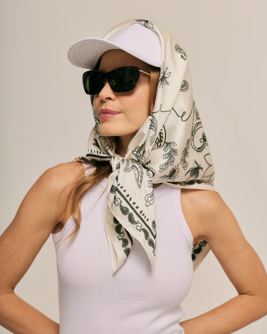 Lenço double face Bandana Gloriosa off white em cetim de seda | 110x110cm