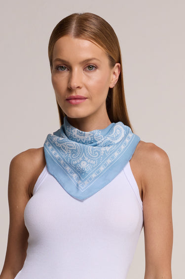 Bandana Clássico azul bebê em algodão | 65x65cm