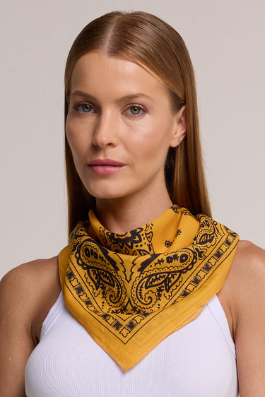 Bandana Clássico mostarda em algodão | 65x65cm