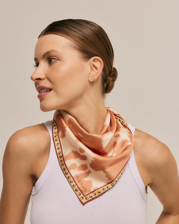Cowprint scarf in polyester satin | 50x50cm