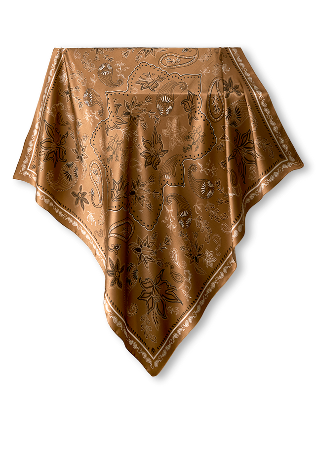 Lenço de seda com estampa e detalhes em tom marrom, perfeito para acessórios de moda e estilo clássico.