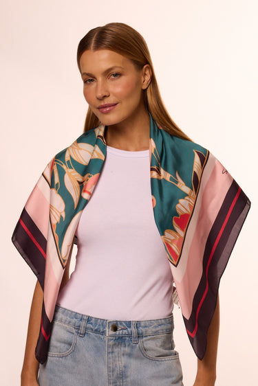 Lenço Eloara em cetim de poliéster | 90x90cm