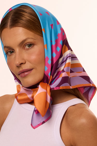 Lenço Greese em cetim de poliéster | 70x70cm