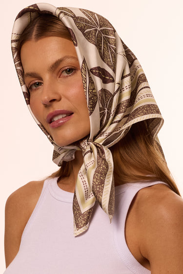 Holly scarf in polyester satin | 70x70cm