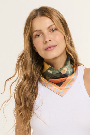 Lenço Selva Noturna em cetim de seda | 40x40cm