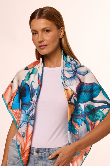 Lenço Yasmin floral branco em cetim de poliéster | 90x90cm