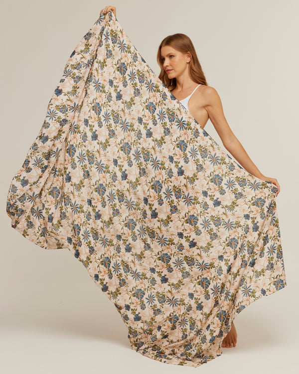Pareô Marble Flowers padrão off white em viscose | 130x200cm