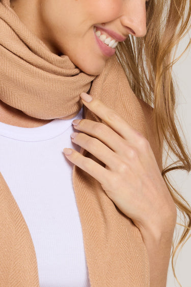 Pashmina fendi em toque de lã