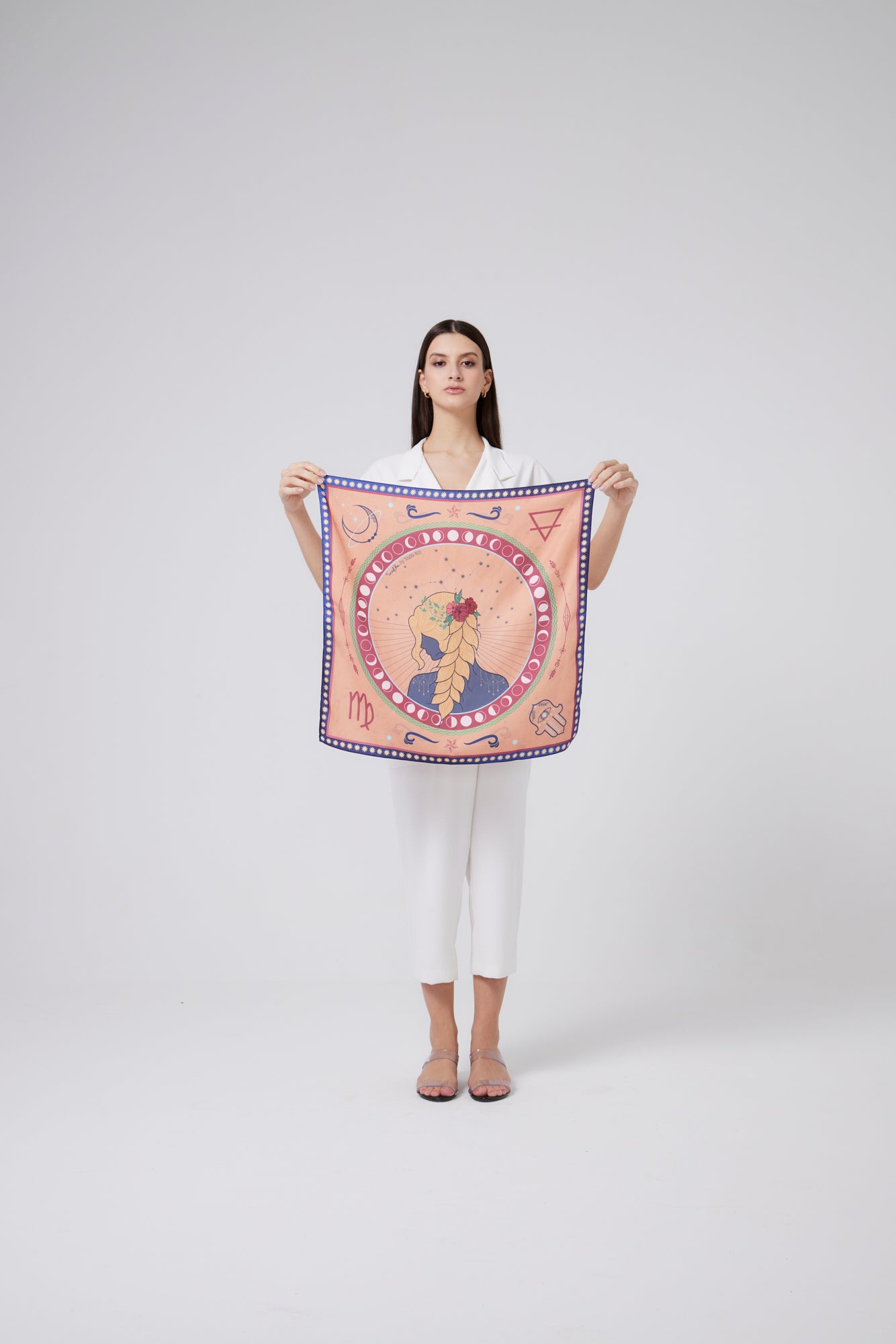 Virgin scarf in polyester satin | 60x60cm